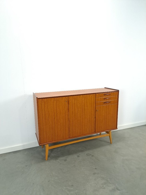 Image 1 of Armadio in teak con gambe inclinate e cassetti dalla Svezia