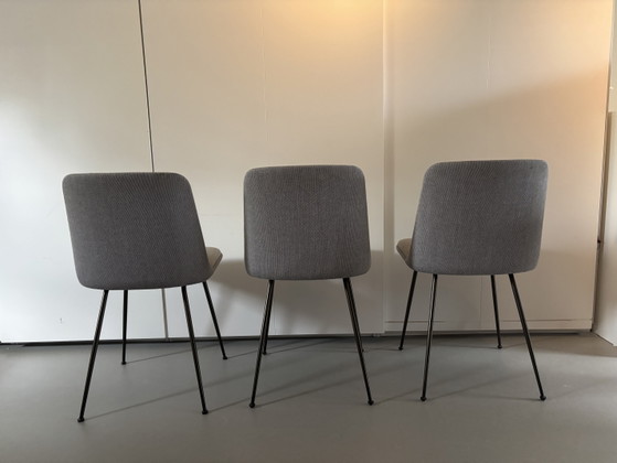 3x Rely HW9 Upholstered in 2 Colors Rewool Bronze Base – &Tradition, Dining chairs (photo 2 of 5)