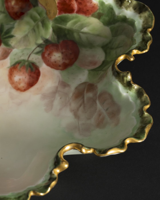 Image 1 of Antica ciotola Rosenthal Monbijou dipinta a mano con fragole, 1900 ca.
