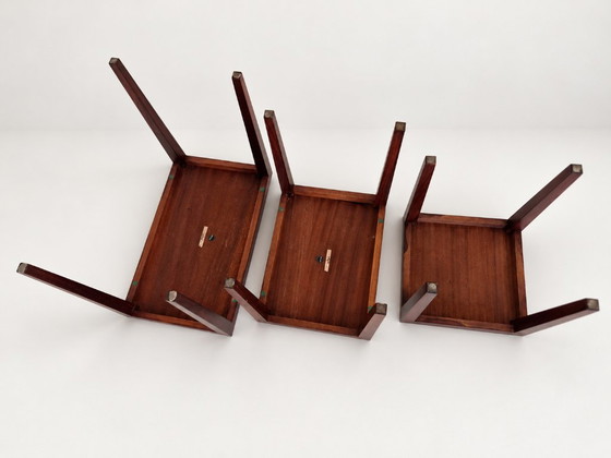 Set of three nesting tables in rosewood. Haslev Møbelsnedkeri, Denmark, 1960s – Coffee tables (photo 4 of 13)