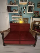 Vintage 2 zitsbank van Artifort met rood velours