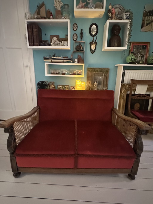 Vintage 2 zitsbank van Artifort met rood velours