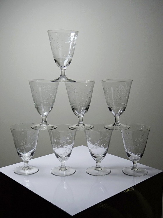 Image 1 of 8 verres à vin cristal gravé à la roue décor végétal, Bohême, début XXe