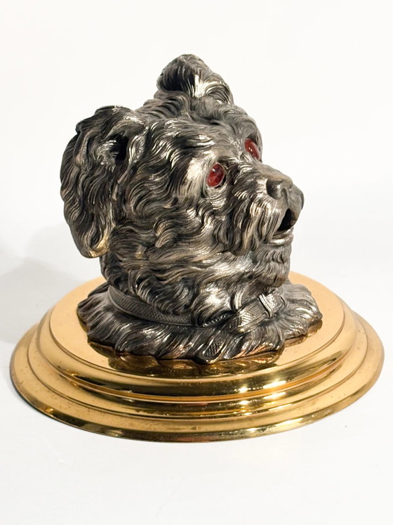 Encrier en métal anglais du début du XXe siècle, représentant un chien, avec un socle en laiton. (photo 4 of 13)