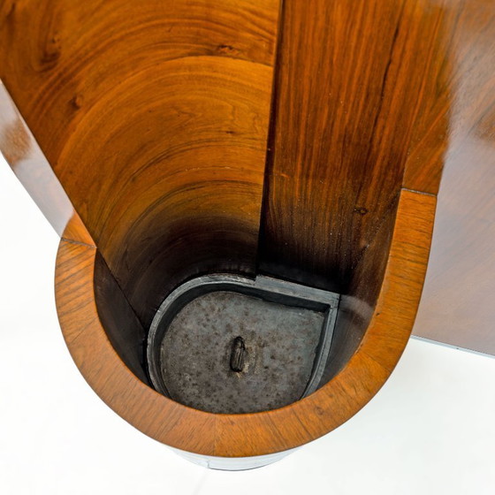 Image 1 of Italiaanse Art Deco walnotenhouten halstandaard met geïntegreerde parapluhouder