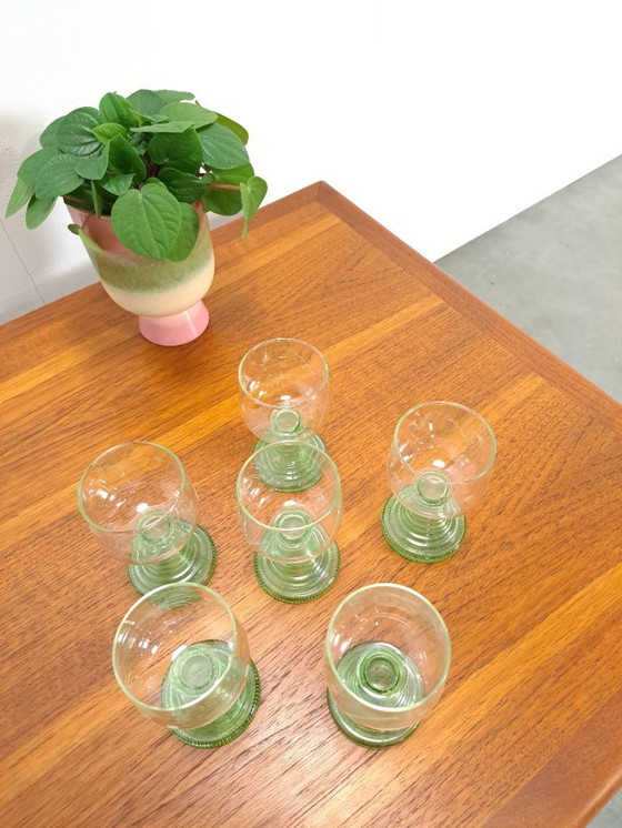 Image 1 of Ensemble de 6 verres à vin côtelés VEB à base verte