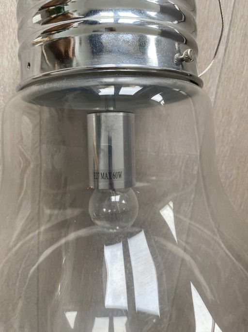 Grote lamp in vorm van gloeilamp - modern design