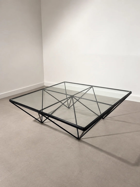 Paolo Piva Geometrischer Couchtisch aus Glas & schwarzem Metall – Couchtische (photo 3 of 4)