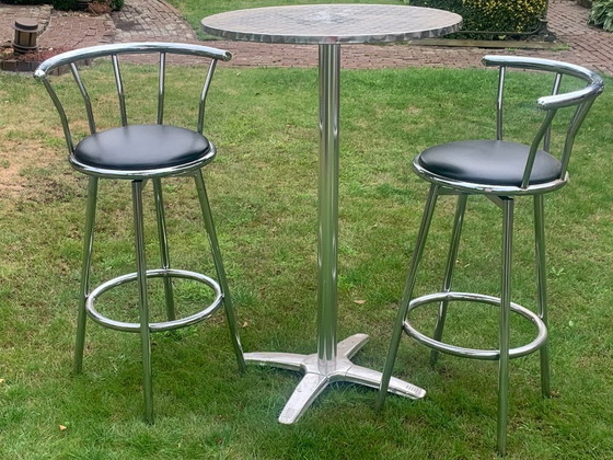 Image 1 of Mesa de bar con dos sillas de bar, circa 1983