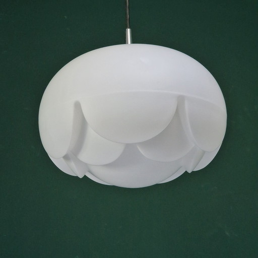 Lampe pendante vintage Artichoke par Peill et Putzler, Allemagne, 1960. Verre à lait / verre opalin. Blanc. Diamètre 32 cm.