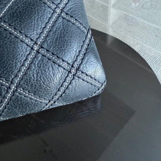 Image 1 of Chanel Seasonal Flap - Iriserende stiksels, gewatteerd leer, donkerblauw, goudkleurige hardware, serie 19