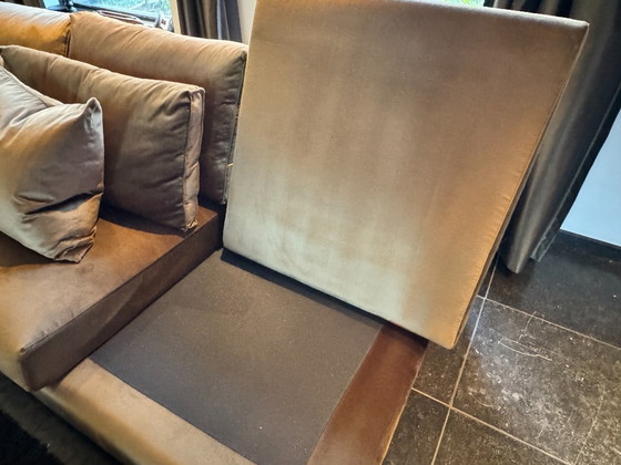 Image 1 of Canapé d'angle familial doré De Toren