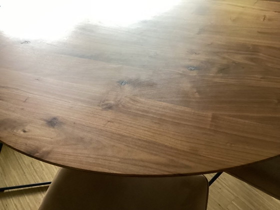 Image 1 of table à manger ronde en noyer