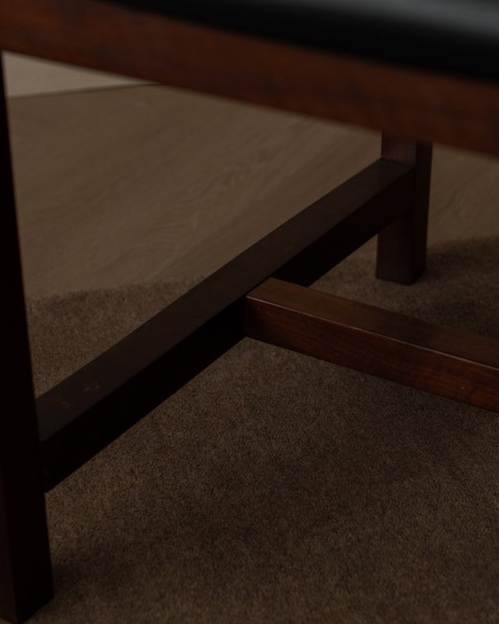 Image 1 of Poltrona vintage in legno e similpelle skai nera, stile scandinavo