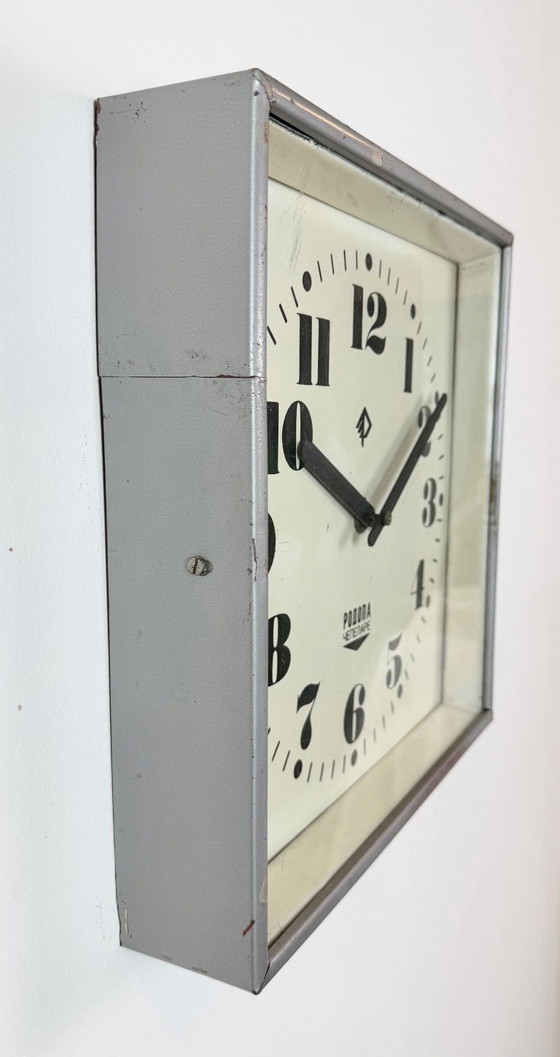 Grijze industriële vierkante wandklok van Rodopa Chepelare, jaren 60. – Klokken, Glass, Iron (photo 5 of 20)