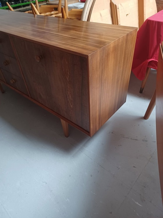 Credenza Mid-Century Modern con venatura del legno, anni '60 – Credenze, Mid Century Modern (photo 8 of 8)