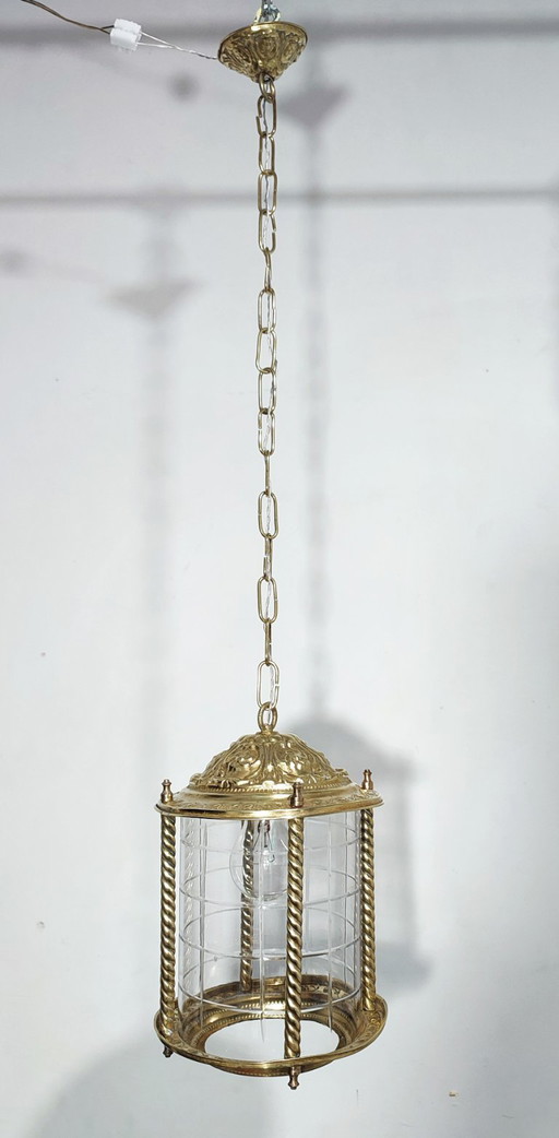 Plafonnier en laiton et cristal. Espagne, années 1940.