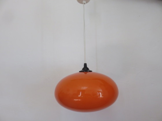 Image 1 of Suspension en opaline orange, 1970