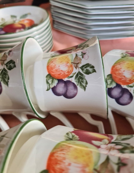 Image 1 of Servizio da tè e torta alla frutta fresca Johnson Brothers England con piatto da portata e petit four.