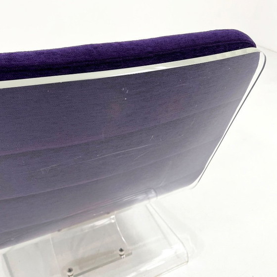 Image 1 of Fauteuil lounge de style futuriste en plexiglas avec coussin violet, années 1970