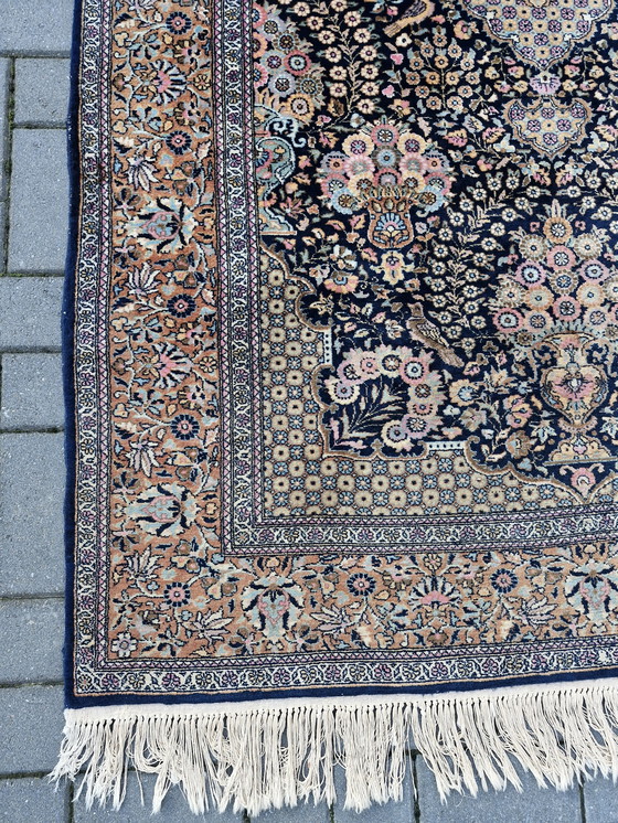 Image 1 of Handmade vintage tapijt