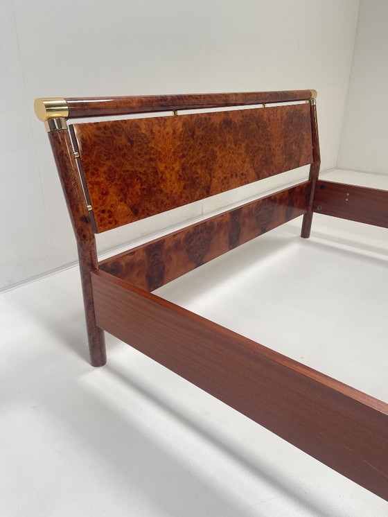 Image 1 of Cadre de lit vintage italien moderne en bois de ronce