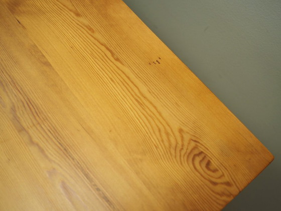 Image 1 of Vitrine en pin, design danois, années 1980, production : Danemark