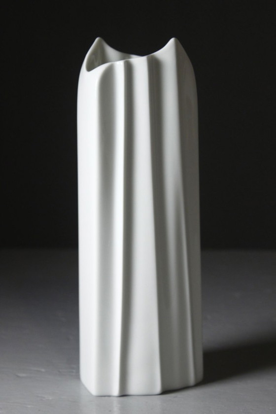 Manfred Frey & Ak Kaiser Germany - Draped Porcelain Vase vintage design 1970s – Mid Century Modern (photo 2 of 9)