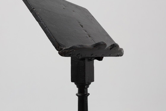 Image 1 of Französisches rustikales schwarzes Bücherregal aus Massivholz, ca. 1850