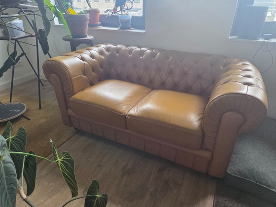 Image 1 of Divano Chesterfield giallo - 2 persone