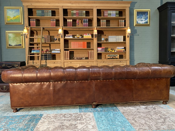 Image 1 of Magnifique canapé Chesterfield XXL, cigares vintage