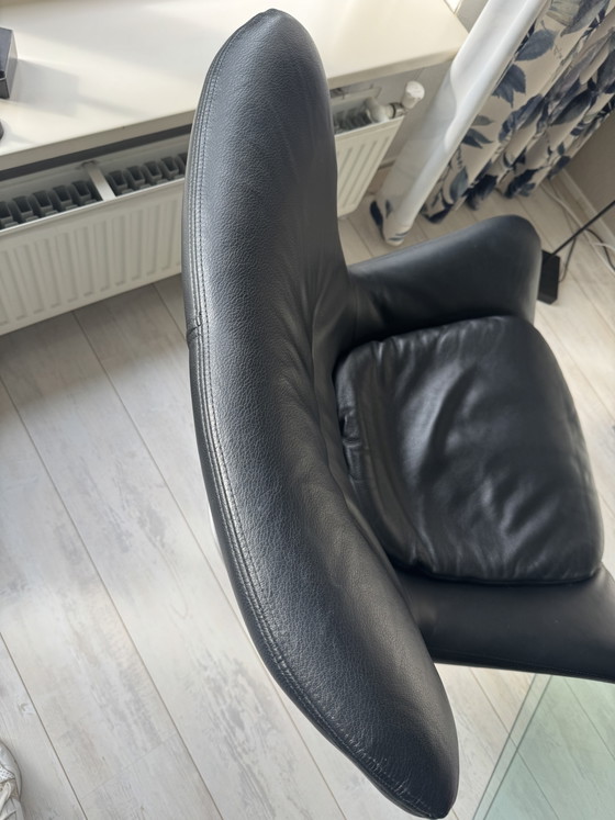 Sillón giratorio de cuero negro – Sillas giratorias, Leather (photo 4 of 5)