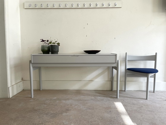 Image 1 of Kaptafel vintage du Danemark. Vous pouvez aussi comme entrée meubel gebruikt worden 