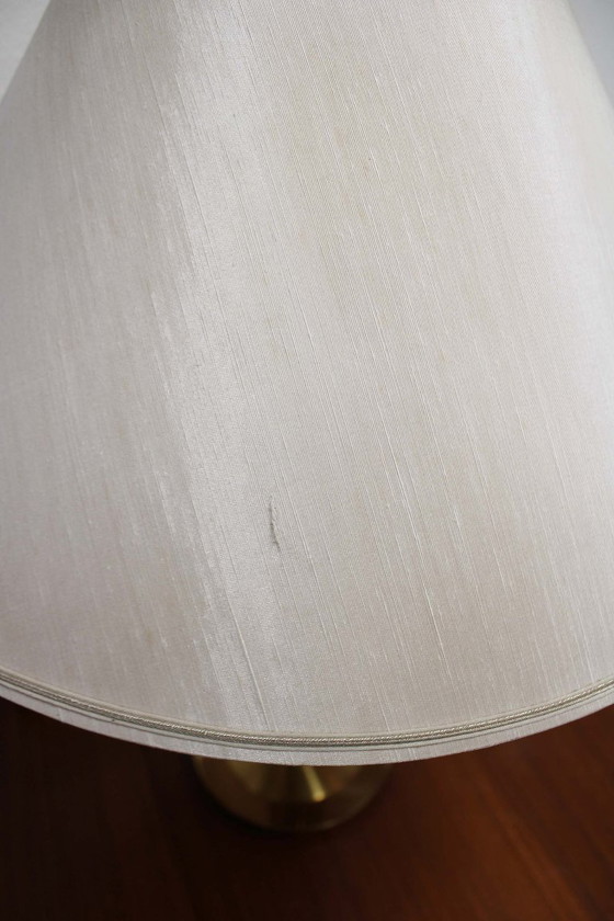 Image 1 of Lampe de table en laiton de style Hollywood Regency. Lampe vintage avec abat-jour.
