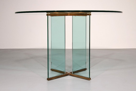 Image 1 of "Iconico tavolo rotondo di design di Peter Ghyczy - Eleganza senza tempo in perfette condizioni