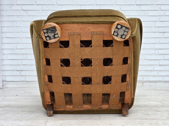 Image 1 of Deense relaxfauteuil met hoge rugleuning uit de jaren 60, bekleed met groen meubelvelours.