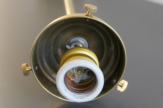 Image 1 of Art Déco – 3 lampade da scuola, lampadario a sospensione con vetro opalino e struttura in ottone - Altezza regolabile