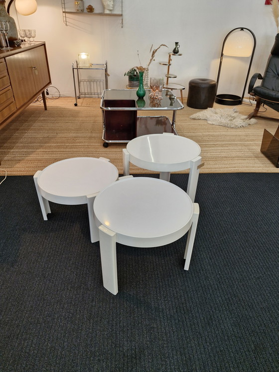 Image 1 of Tables d'appoint design vintage Italie 70S blanc trois pièces