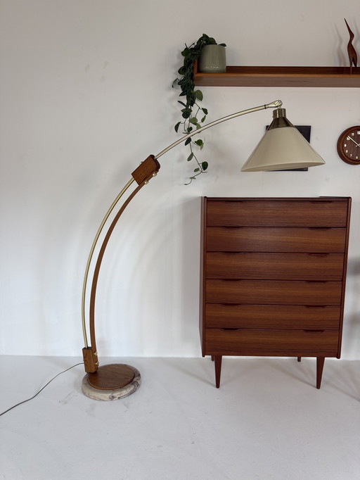 Vintage arc lamp in marble, walnut & brass '70