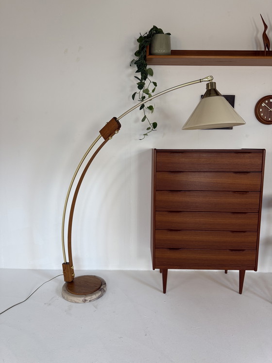 Image 1 of Vintage arc lamp in marble, walnut & brass '70