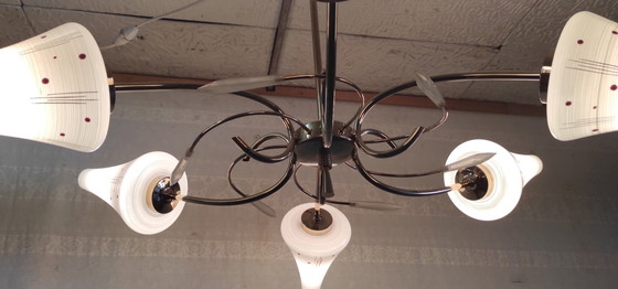 Image 1 of Lampadario modernista a 6 luci in ottone e vetro opalino - anni '40/'50