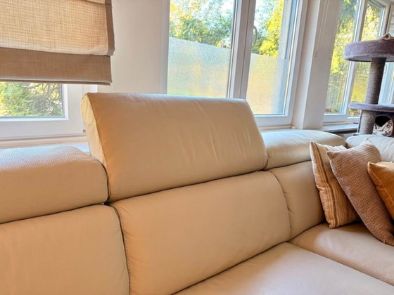 Image 1 of Superb leather corner sofa with electric recliner