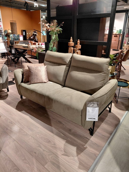 Sofá Valetta de 2,5 plazas de Henders & Hazel