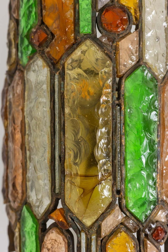 Image 1 of Lampada da parete in ferro battuto e vetro colorato. Circa 1960.