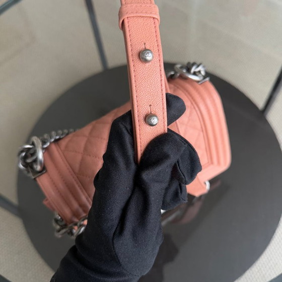 Image 1 of Borsa Chanel Boy Small - Caviar 20 cm trapuntata rosa cipria con finiture in argento rutenio Serie 27