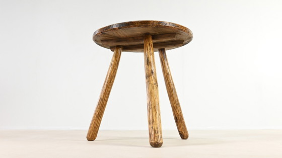 Image 1 of Paar primitive Dreibein-Tische. Frankreich, ca. 1940.