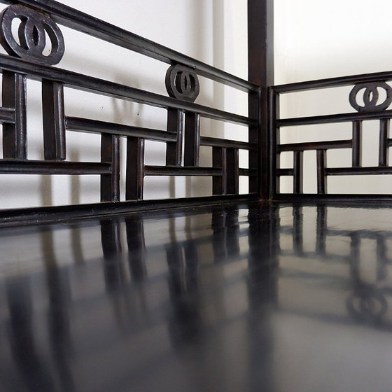 Image 1 of Vintage drielaagse Chinese boekenkast van gelakt hout - 20e eeuw