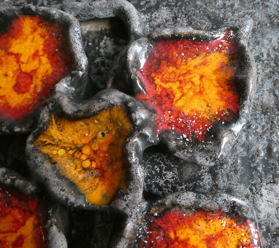 Image 1 of 3 Wandkacheln im Fat Lava Stil, 1970er, Blüten, Blätter, Keramik