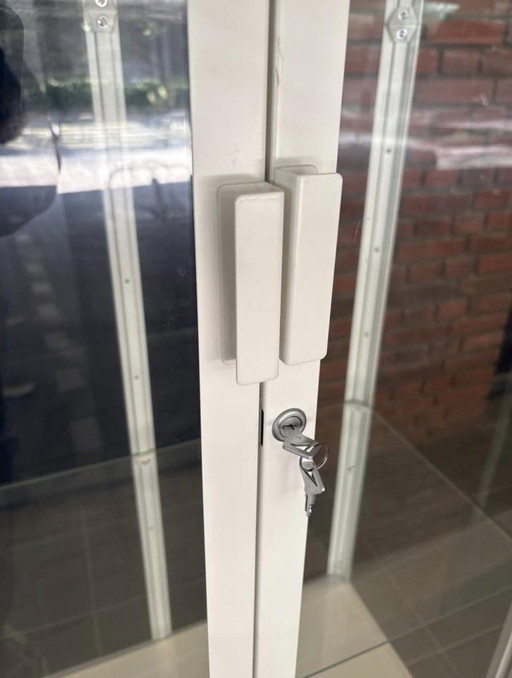 Ikea Vitrinekast Wit Metaal