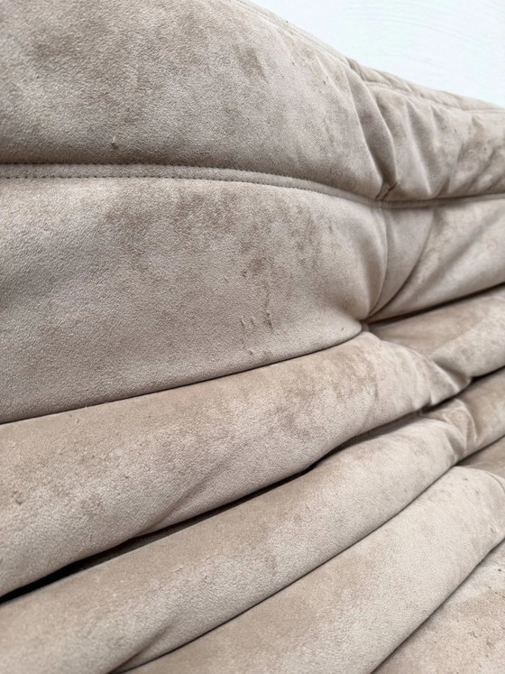 Image 1 of Originales Ligne Roset Togo 2-Sitzer-Sofa von Michel Ducaroy, taupefarbener Alcantara, 1995